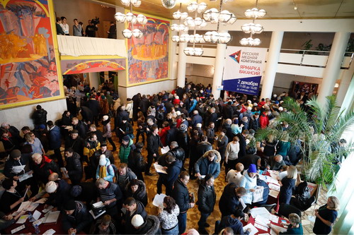 Четыре тысячи коркинцев заполнили анкеты на ярмарке вакансий