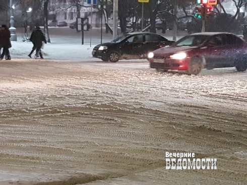 Екатеринбургские коммунальщики не справились с последствиями снегопада