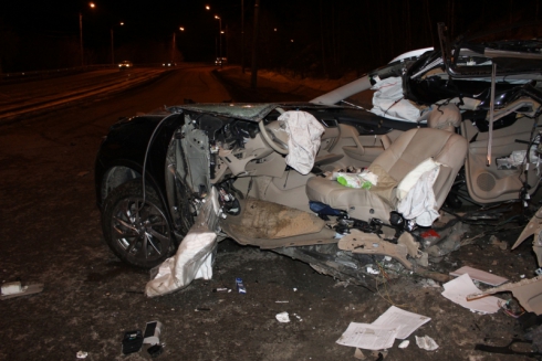В Нижнем Тагиле Nissan врезался в столб. Водитель погиб на месте