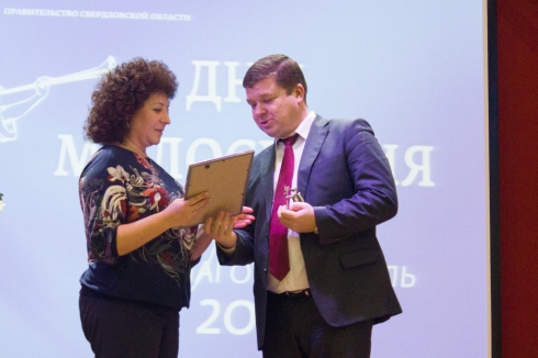ЕВРАЗ стал лучшим благотворителем 2017 года в Свердловской области среди предприятий черной металлургии