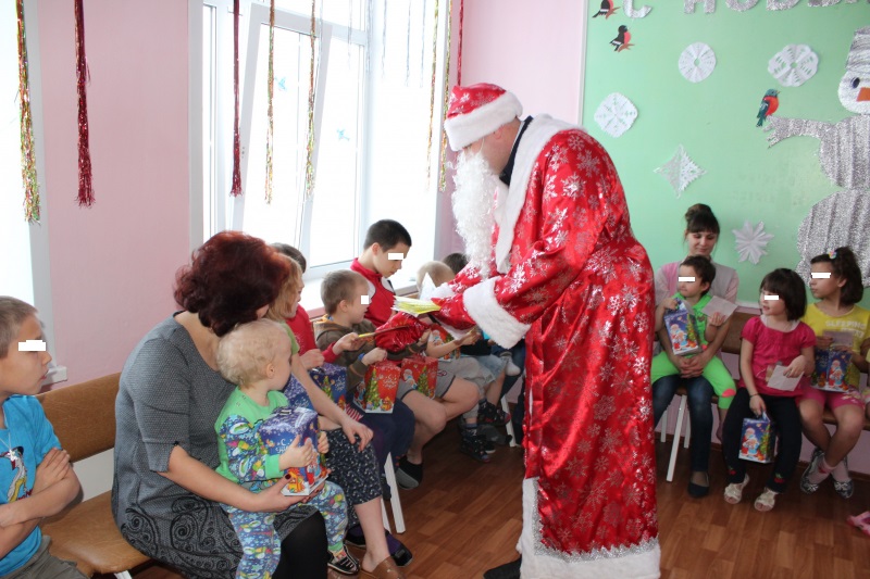«Полицейский Дед Мороз» поздравил детей в Талице