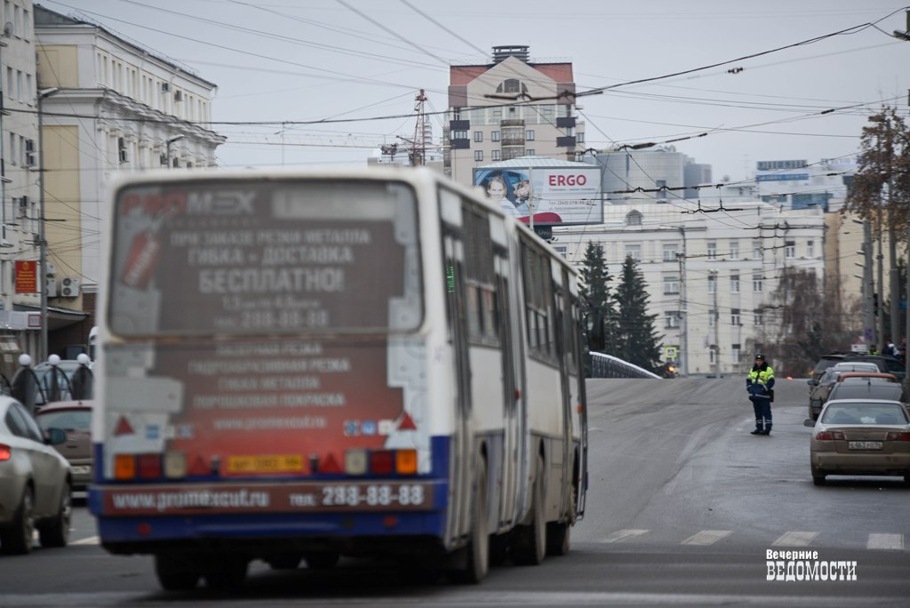 Автомобильный транспорт Екатеринбург. 42 Автобус Екатеринбург остановки.