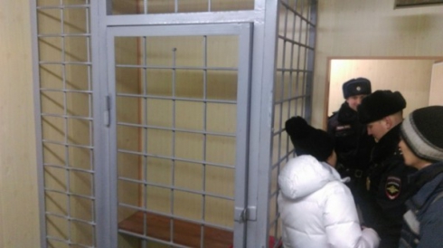 В ледовом городке Екатеринбурга общественники «напали» на полицию с мэрией