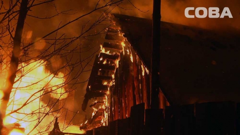 Еще три дома сгорели под Екатеринбургом