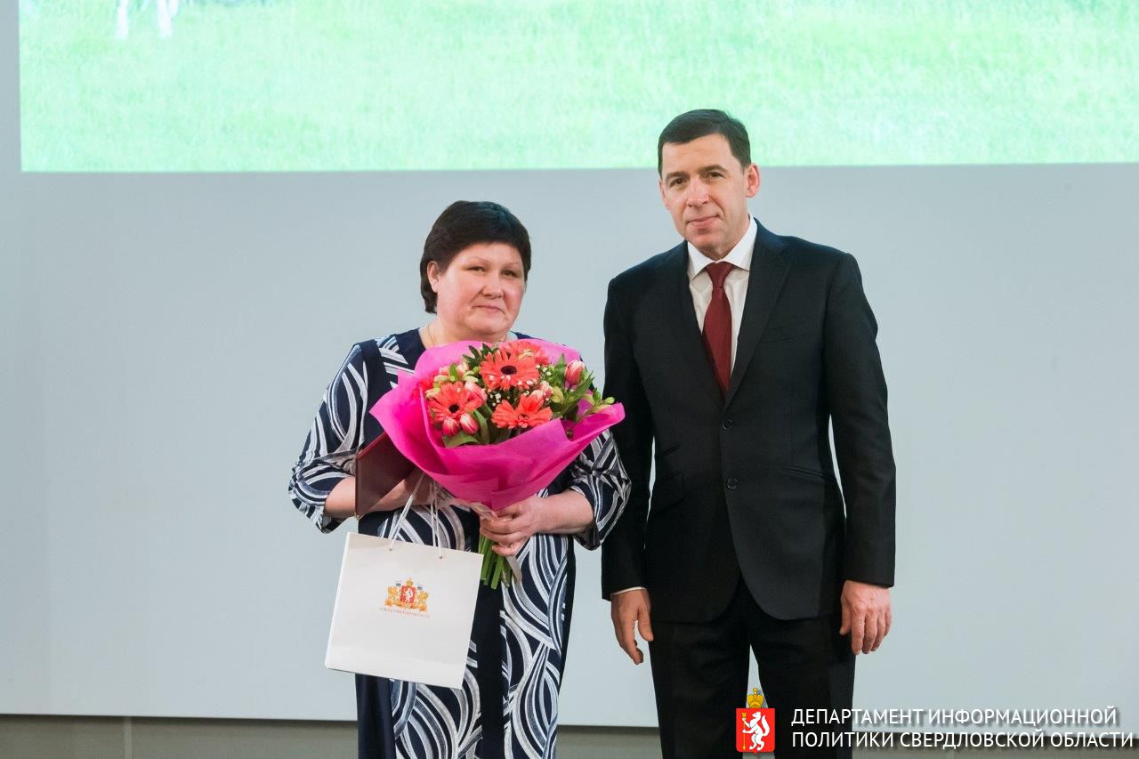 Ключи от губернаторского автомобиля получила лучшая доярка Свердловской области в канун 8 Марта