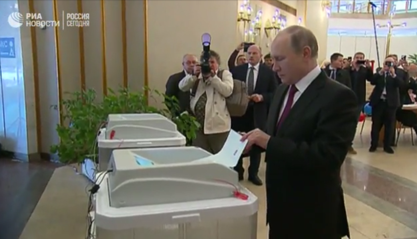 Выборы президента России — 2018. Голосуют кандидаты в президенты
