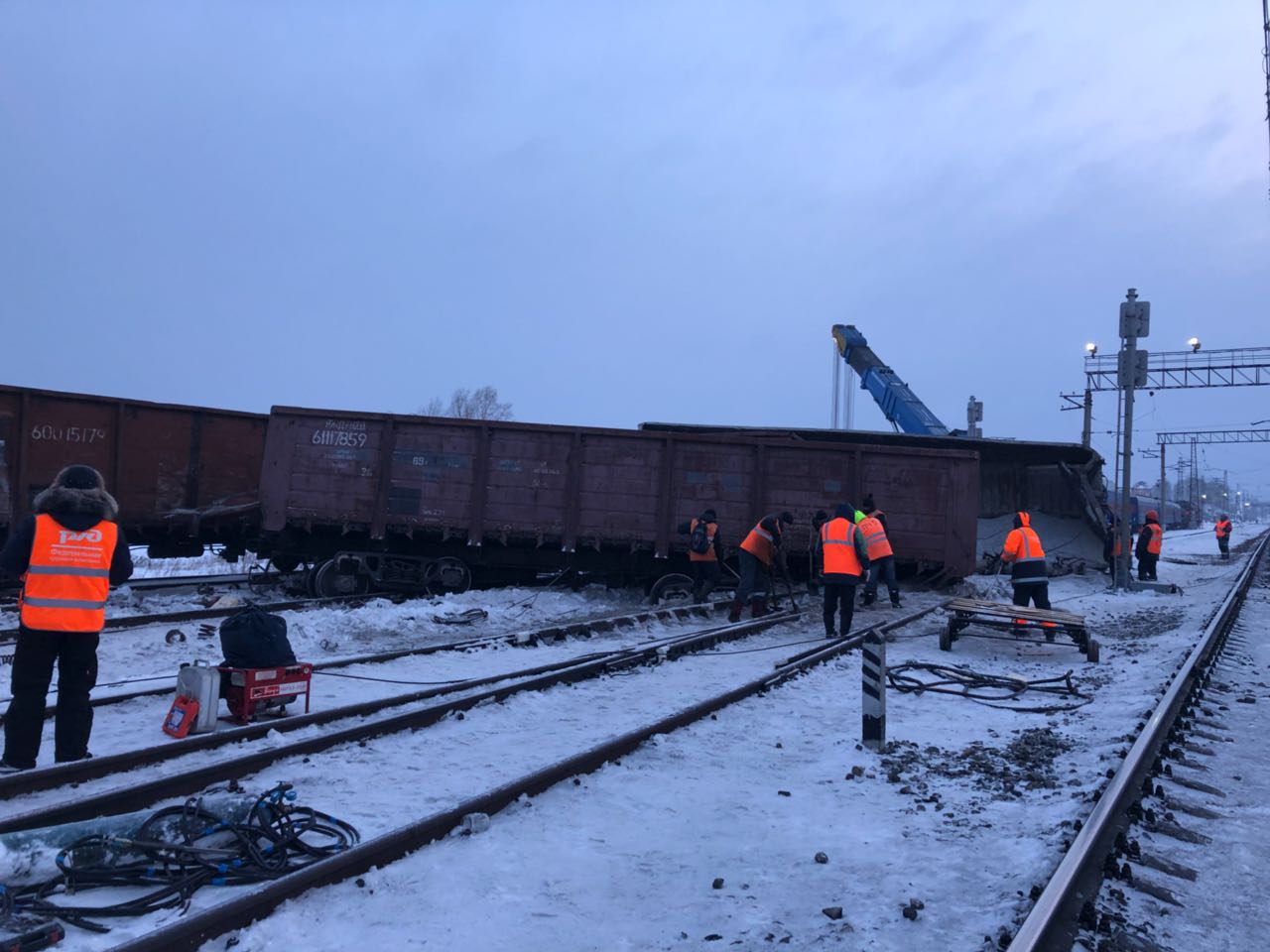 Авария на свердловской железной дороге: 9 вагонов со щебнем сошли с рельсов