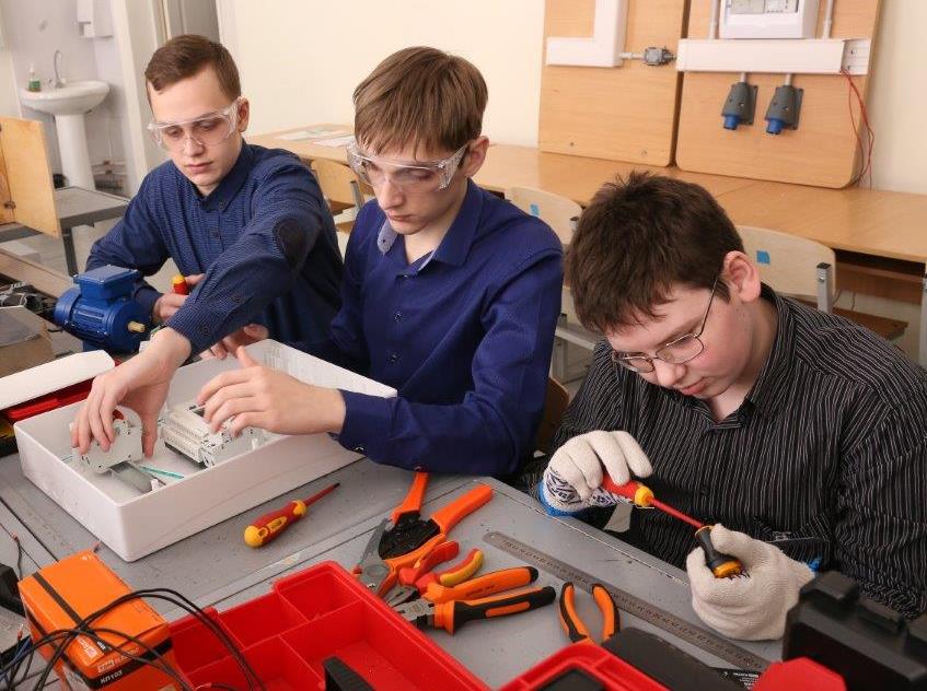 ЕВРАЗ открыл новую учебную мастерскую в школе № 49 Нижнего Тагила