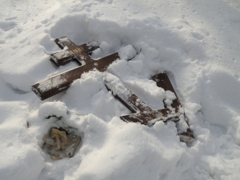 В селе Покровском трое семиклассников разгромили кладбище
