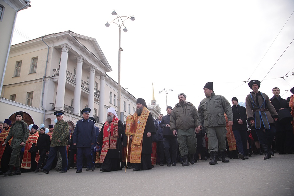Около пяти тысяч человек приняли участие в пасхальном крестном ходе в Екатеринбурге