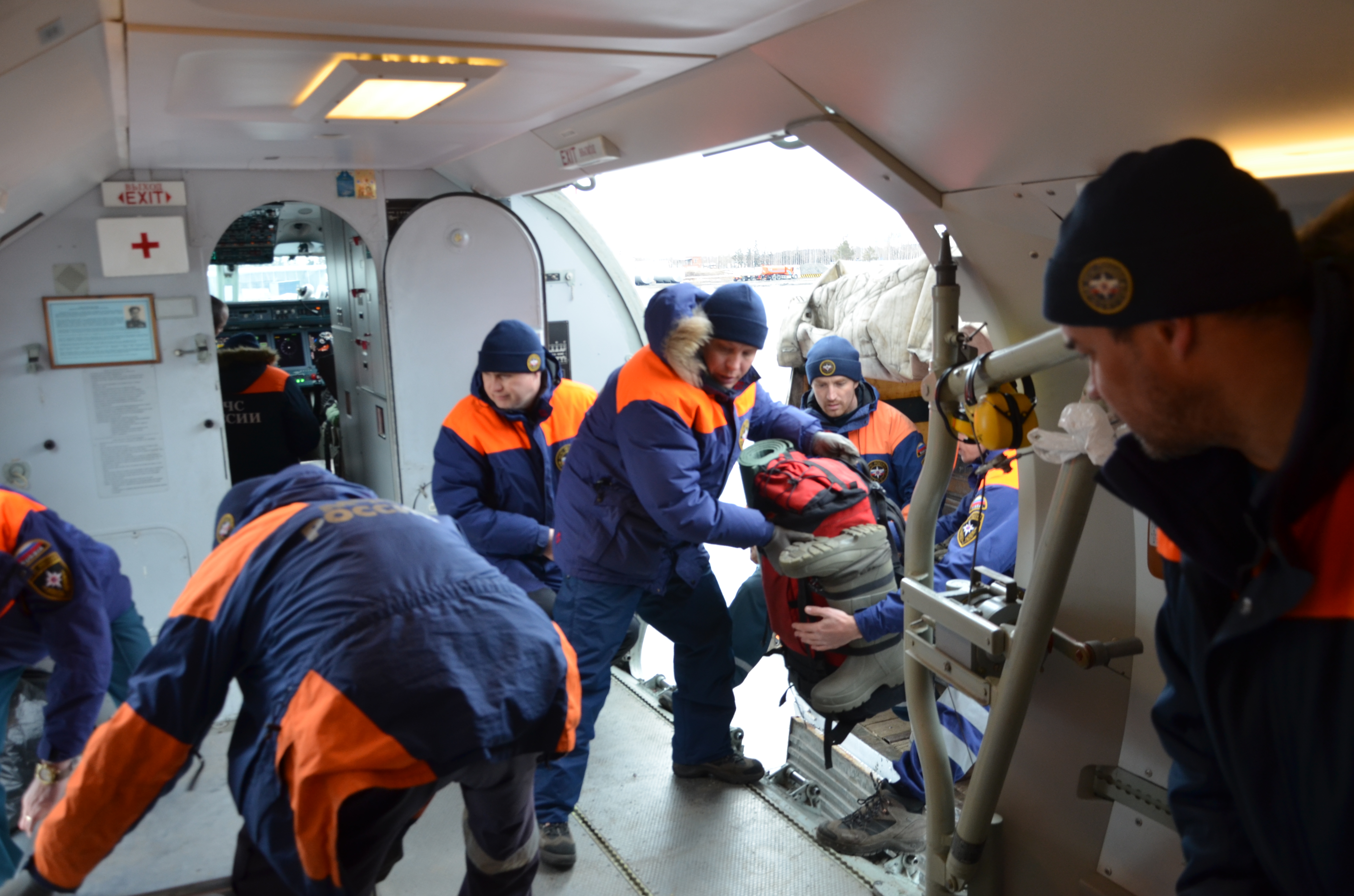 Уральские спасатели вернулись с Алтая, где помогали справляться с паводком