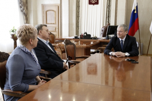 Нового руководителя представительства Ямала в Курганской области представили губернатору