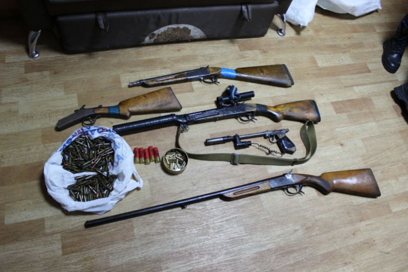 В Свердловской области, в одном из садовых товариществ, полицией найден и изъят небольшой оружейный арсенал