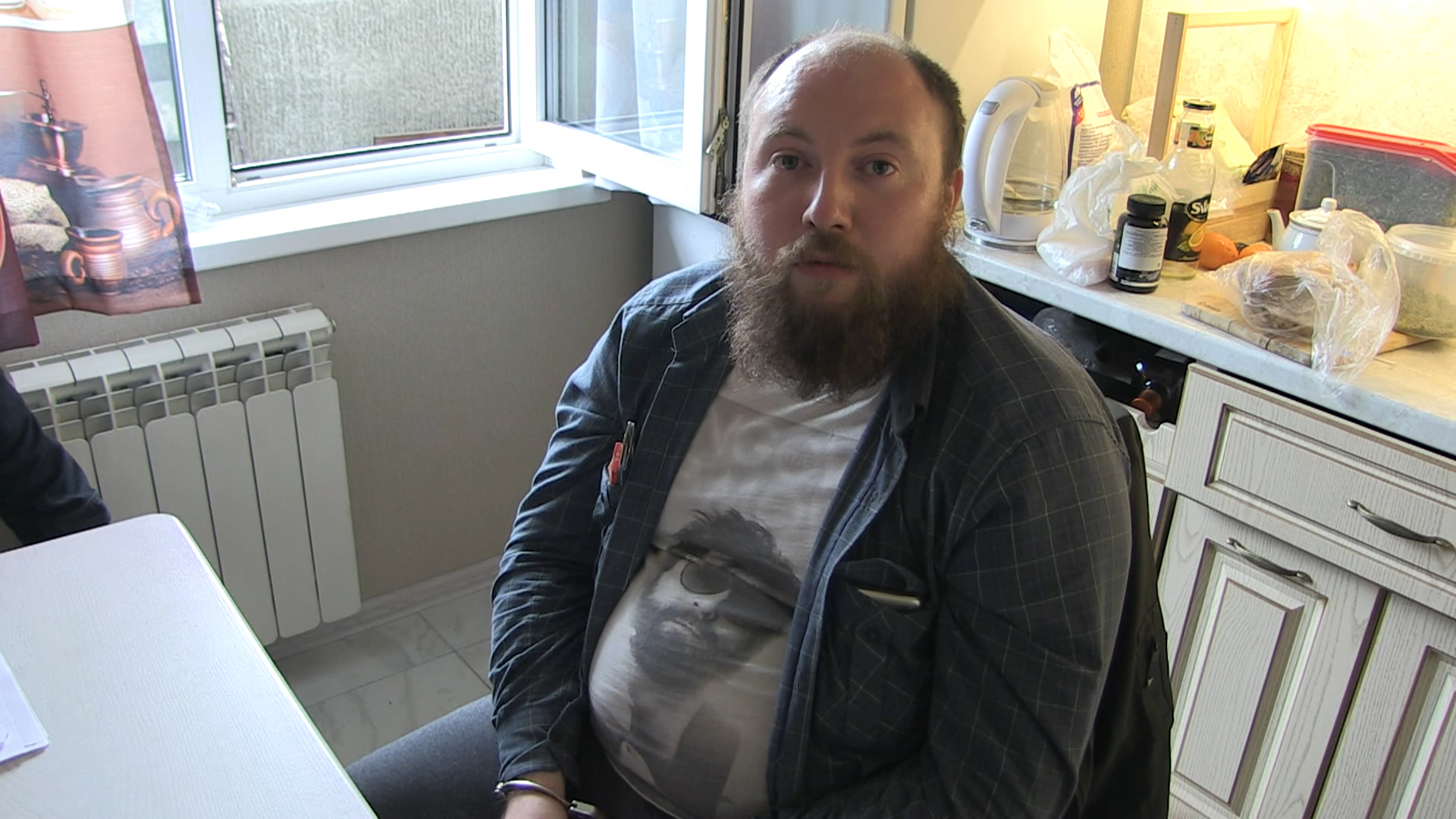 Задержан екатеринбуржец, устроивший наркоплантацию в своей квартире (ФОТО)