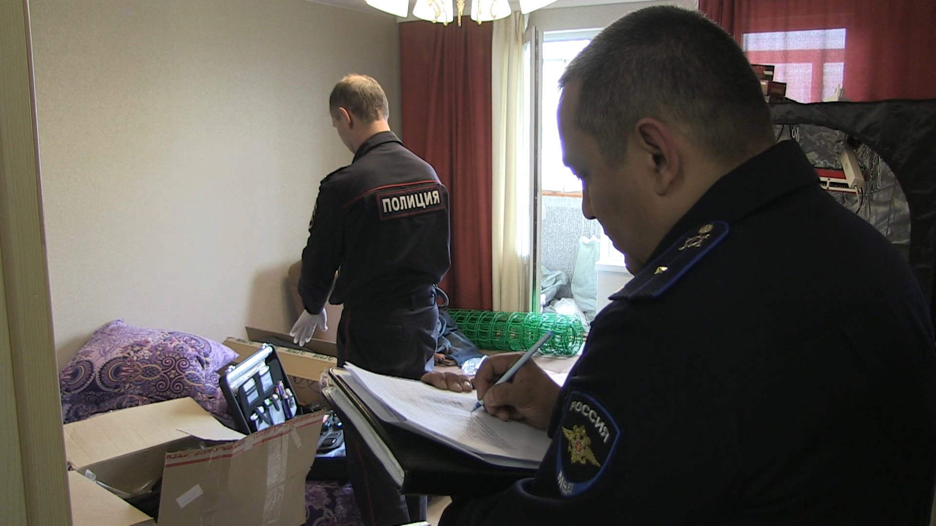 Задержан екатеринбуржец, устроивший наркоплантацию в своей квартире (ФОТО)