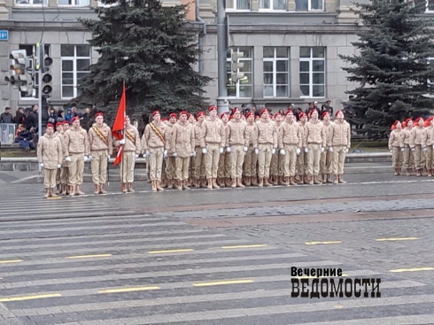 В Екатеринбурге школьники приняли участие в мероприятиях, приуроченных ко Дню Победы