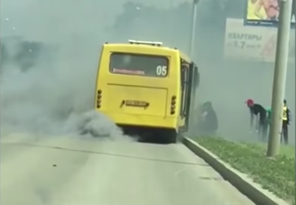 В Екатеринбурге автобус едва не загорелся на ходу