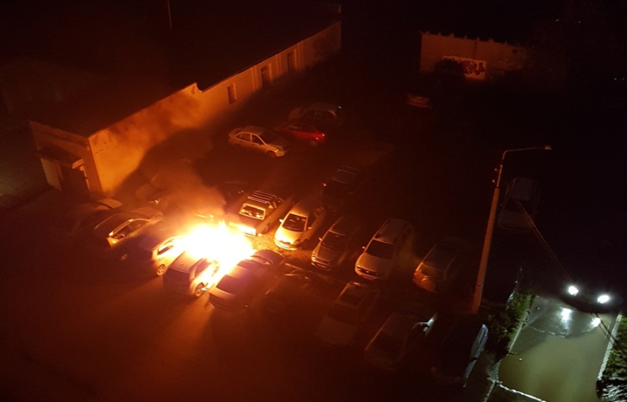 Сразу три автомобиля сгорело в Нижнем Тагиле минувшей ночью