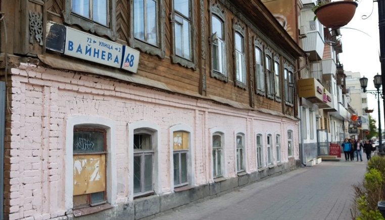 В Екатеринбурге волонтёры своими силами отремонтируют старинный дом на Вайнера