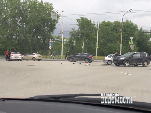 В Екатеринбурге произошло массовое ДТП