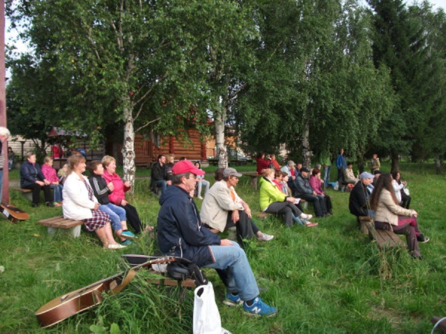 Фестиваль собирает любителей авторской песни у подножия Конжаковского Камня