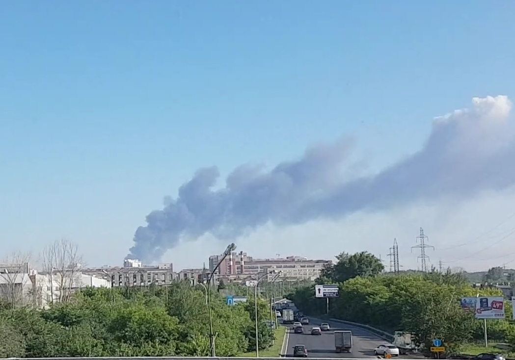 Крупный пожар в Екатеринбурге: горят склады на Совхозной