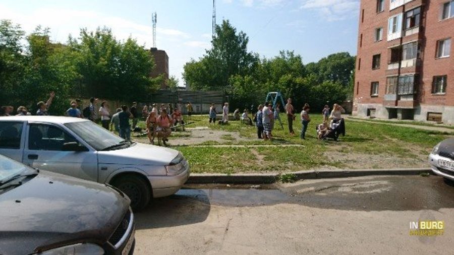 В Екатеринбурге из-за пожара в многоквартирном доме эвакуированы 45 человек, в том числе 10 детей