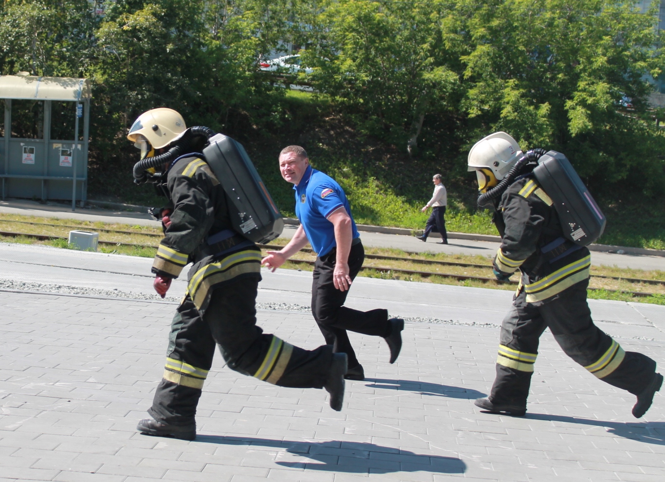 Екатеринбургские огнеборцы получили новые дыхательные аппараты, позволяющие долго находиться в задымленном помещении