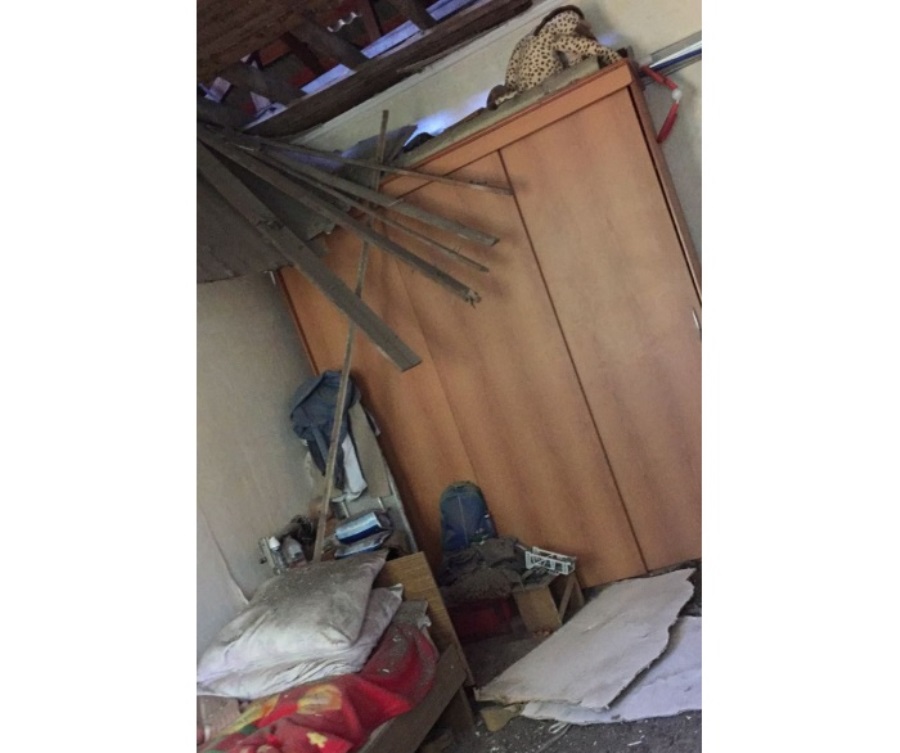 В Екатеринбурге в жилом доме на Уралмаше обвалился потолок