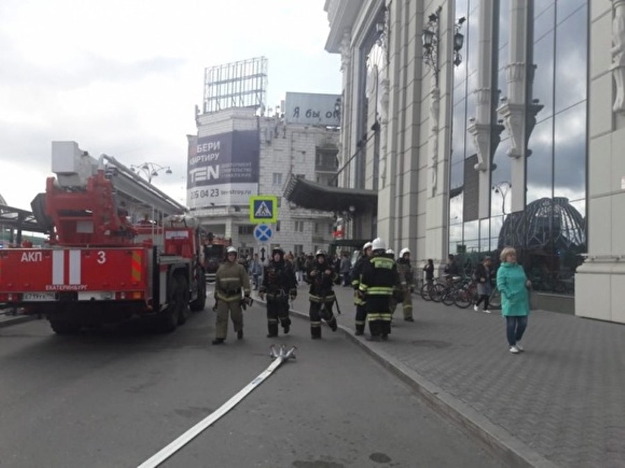 В Екатеринбурге утром загорелся «Гринвич». Эвакуировано 500 человек