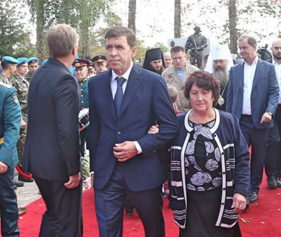 В поселке Исток открыли памятник бойцу группы «Альфа» Александру Гуменюку