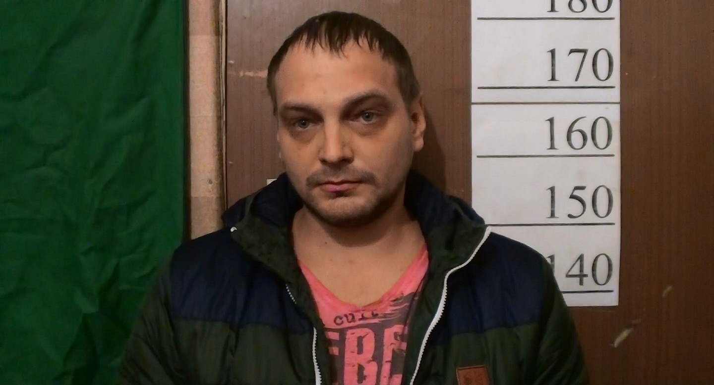 Задержан хулиган, стрелявший из окна дома на Викулова