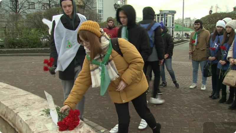 В Екатеринбурге почтили память жертв в Керчи