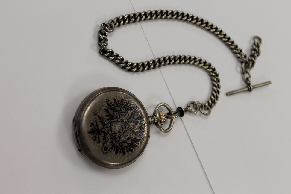 Ревдинец передал монастырю часы, которые могли принадлежать медику Николая II