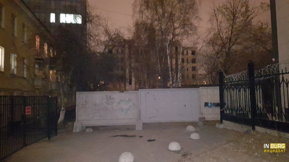 В Екатеринбурге на Чапаева снесут заброшенное здание