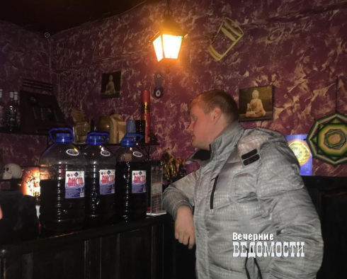 В центре Екатеринбурга полицейские закрыли кальян-бар. У заведения не оказалось никаких документов