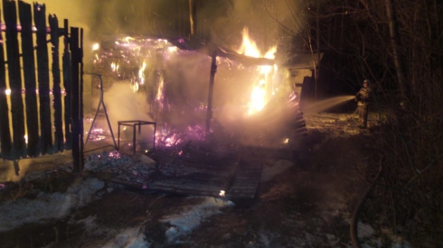 Минувшей ночью в коллективных садах на ВИЗе горели 11 домов