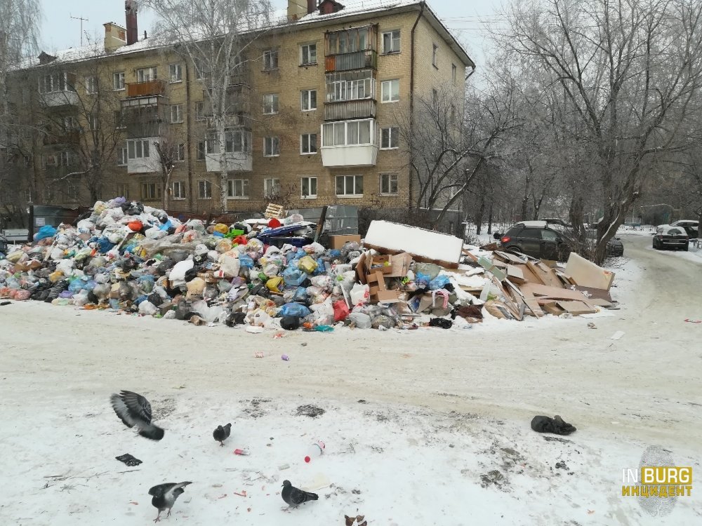 В Екатеринбурге территория 19-го военного городка превратилась в большую мусорную свалку