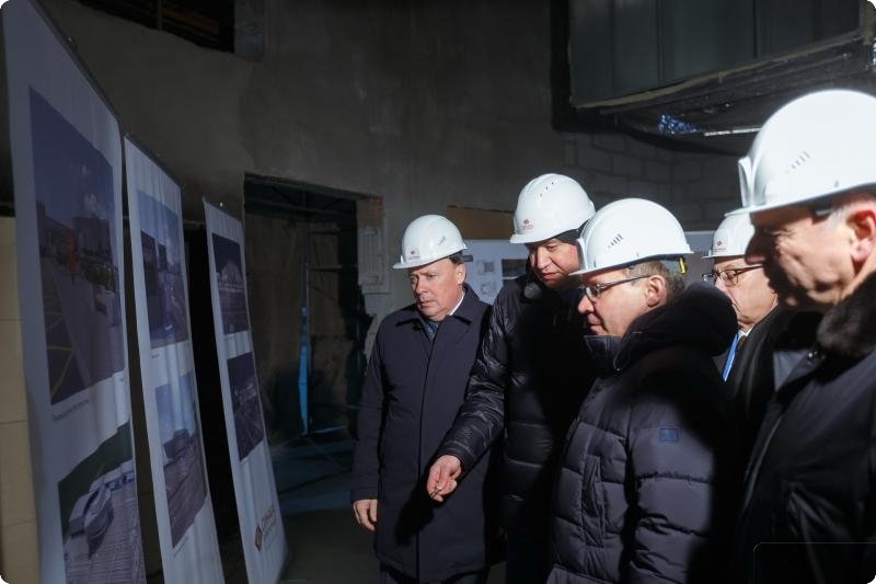 Министр строительства и ЖКХ России осмотрел строящийся в Екатеринбурге конгресс-центр