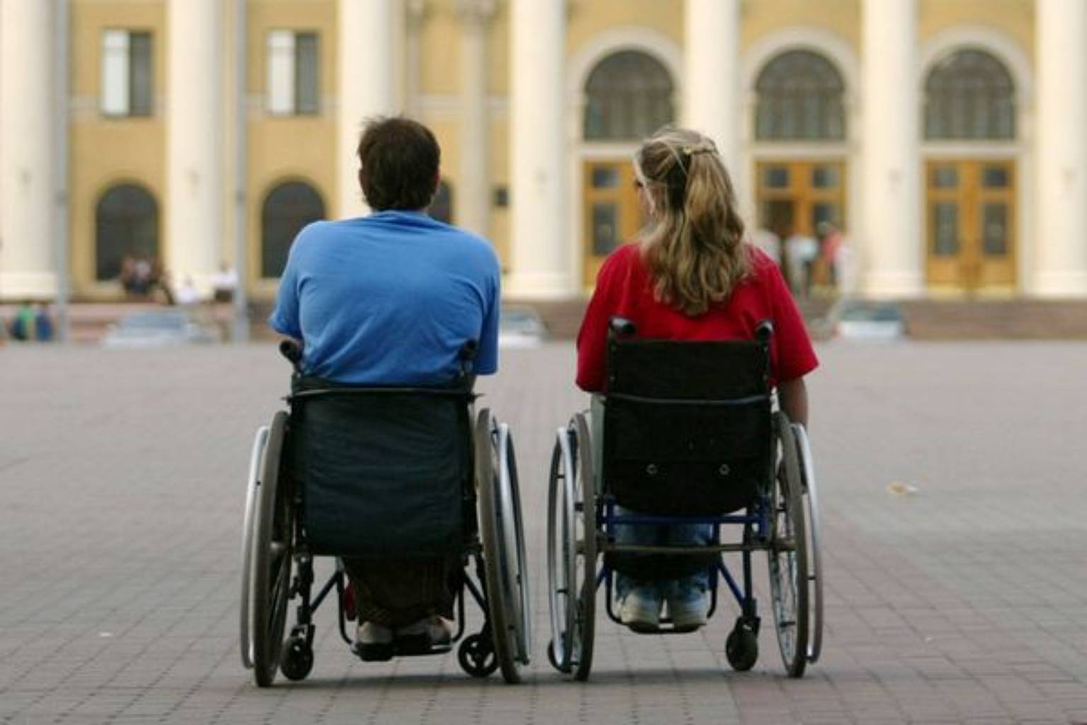 Инвалид с детства 2 группы. Инвалид. Люди с инвалидностью. Инвалиды в России. Люди с ограниченными физическими возможностями.