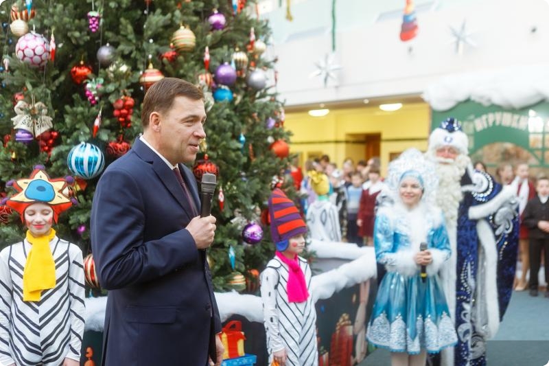 Куйвашев поздравил детей с Новым годом на губернаторской елке