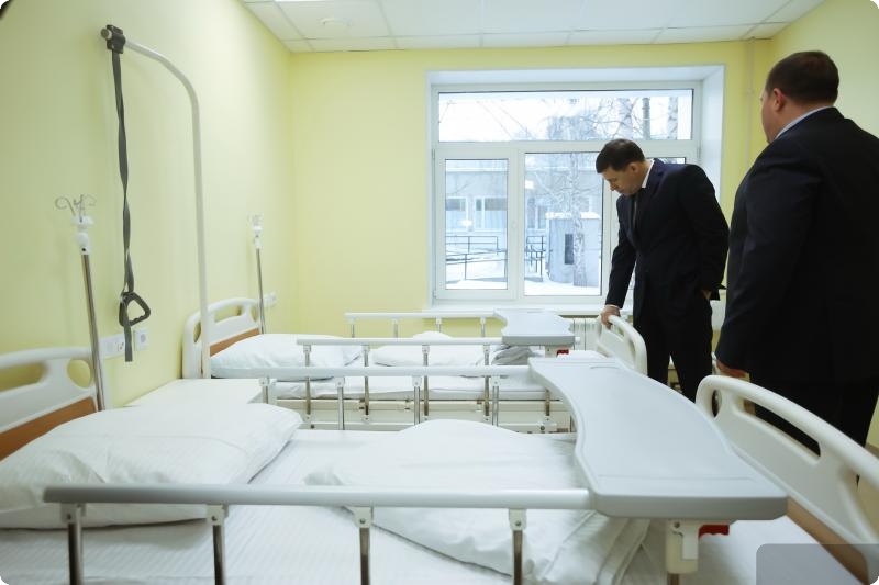 Евгений Куйвашев посетил Верхнепышминскую центральную больницу