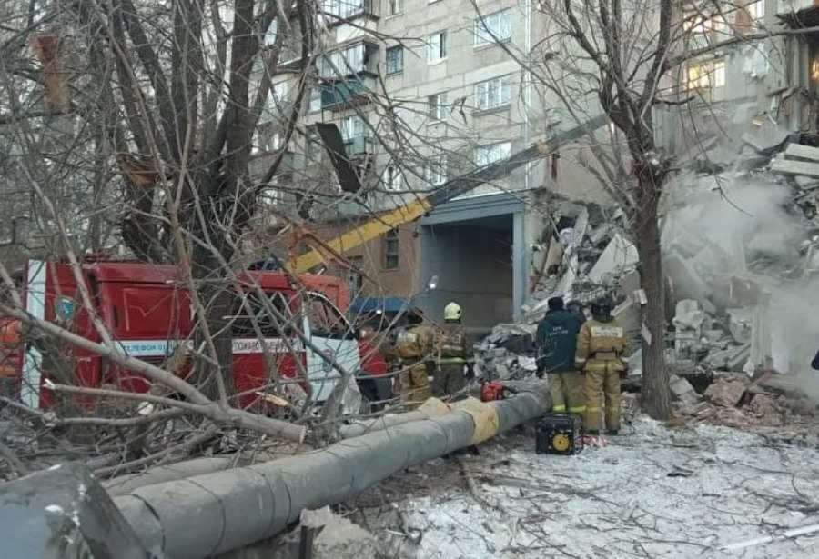 Трагедия в Магнитогорске: в результате взрыва бытового газа обрушился подъезд жилого дома. Есть жертвы