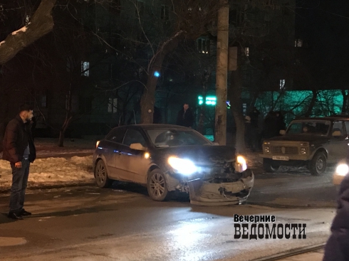 В Екатеринбурге на улице 8 Марта произошла авария