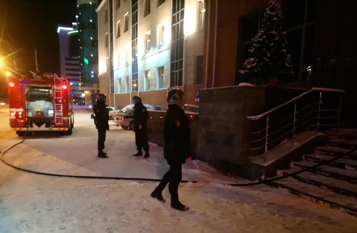 Прошедшей ночью в Екатеринбурге загорелся СКБ-банк на Куйбышева