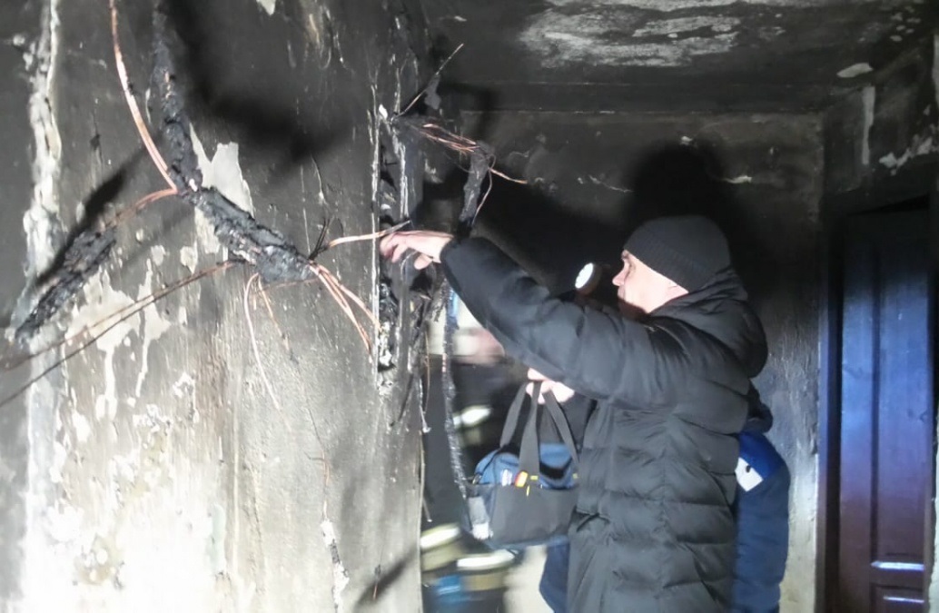 В Екатеринбурге мужчина факелом поджёг коммунальную квартиру