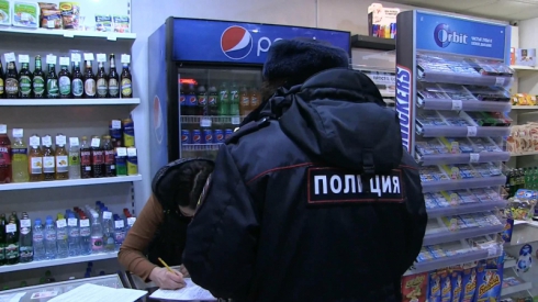 В Екатеринбурге полиция поймала продавца-гастарбайтера на продаже пива подростку