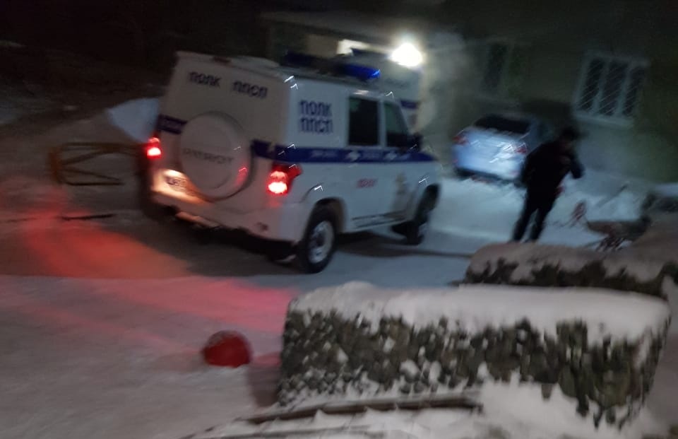 В Екатеринбурге в результате ночной стрельбы в жилом доме ранено два полицейских