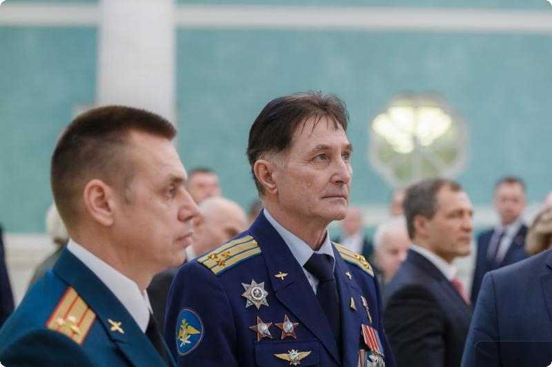 Евгений Куйвашев провел торжественный прием для офицеров и ветеранов военной службы