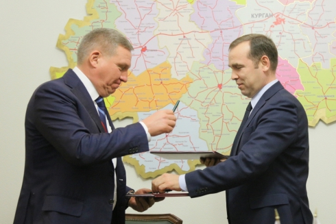 Шумков и Бобров подписали новое соглашение: «Вводим в эксплуатацию тариф не выше, чем в соседней Тюменской области»